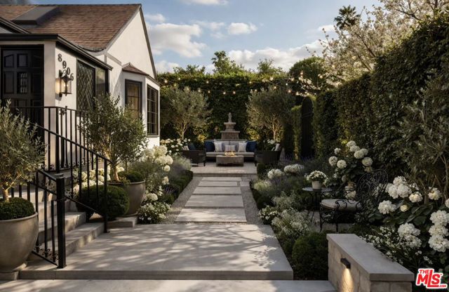 8906 Ashcroft Avenue, West Hollywood, CA 90048