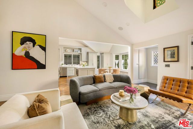 8906 Ashcroft Avenue, West Hollywood, CA 90048