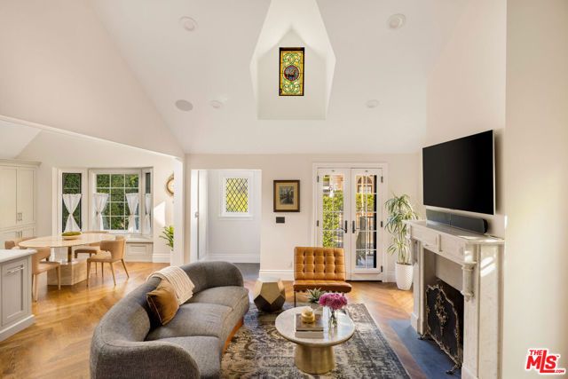 8906 Ashcroft Avenue, West Hollywood, CA 90048