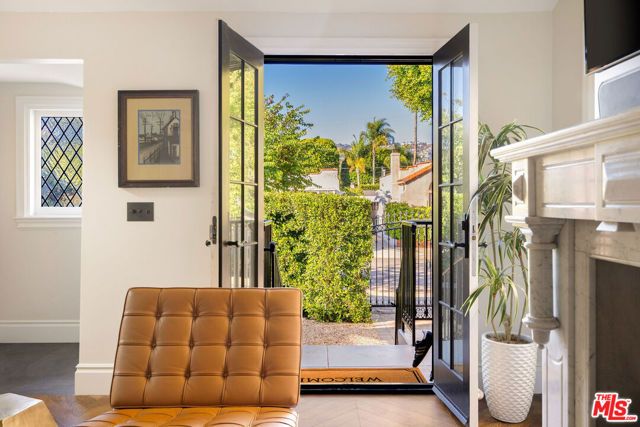 8906 Ashcroft Avenue, West Hollywood, CA 90048