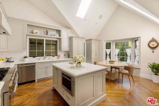 8906 Ashcroft Avenue, West Hollywood, CA 90048