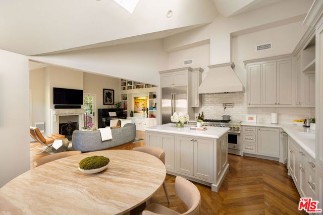 8906 Ashcroft Avenue, West Hollywood, CA 90048