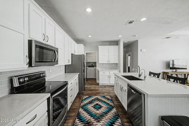 3301 S GOLDFIELD Road 6049, Apache Junction, AZ 85119