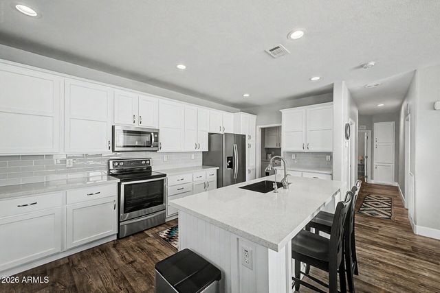 3301 S GOLDFIELD Road 6049, Apache Junction, AZ 85119