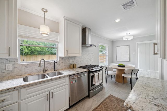 4717 Saxon Street, Bellaire, TX 77401