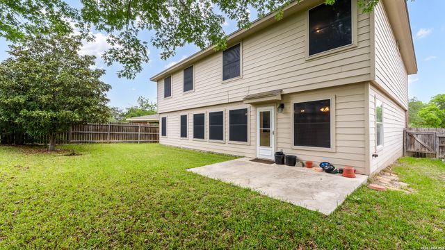 208 ROCK SPRINGS DR, New Braunfels, TX 78130