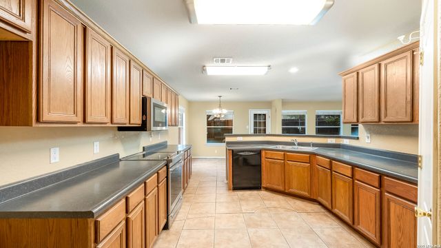 208 ROCK SPRINGS DR, New Braunfels, TX 78130