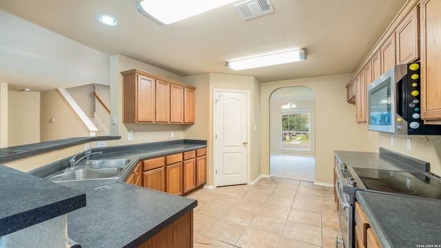 208 ROCK SPRINGS DR, New Braunfels, TX 78130