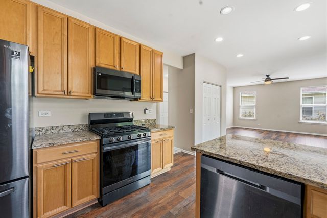 32804 Bending Creek Road, Lakemoor, IL 60051