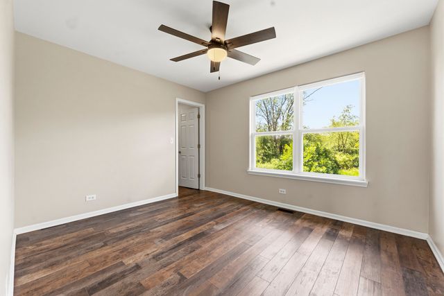 32804 Bending Creek Road, Lakemoor, IL 60051