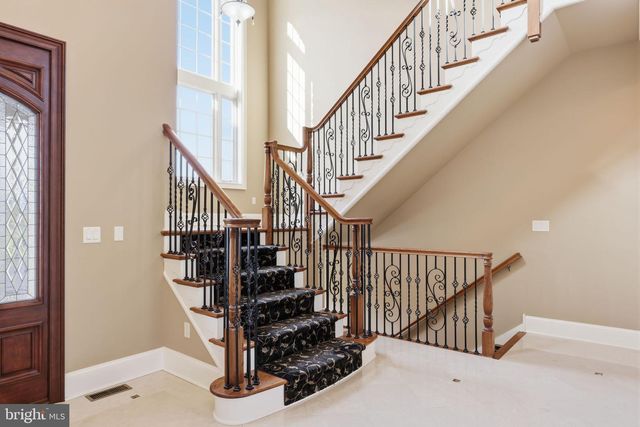 10 STONEBRIDGE CROSSING RD, Newtown, PA 18940
