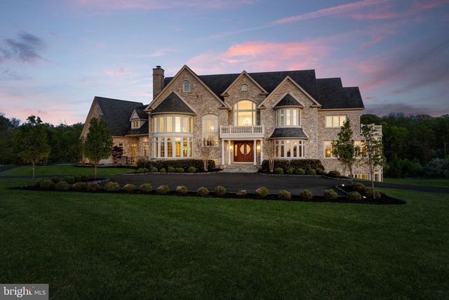 10 STONEBRIDGE CROSSING RD, Newtown, PA 18940