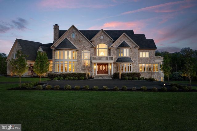10 STONEBRIDGE CROSSING RD, Newtown, PA 18940
