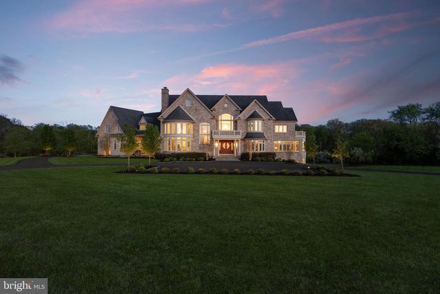 10 STONEBRIDGE CROSSING RD, Newtown, PA 18940