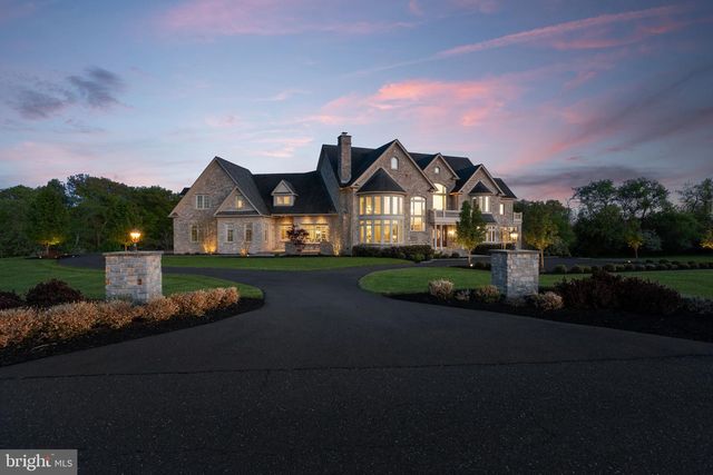10 STONEBRIDGE CROSSING RD, Newtown, PA 18940