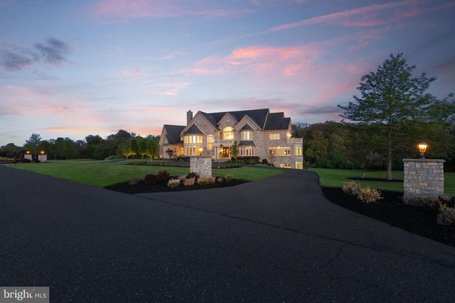 10 STONEBRIDGE CROSSING RD, Newtown, PA 18940