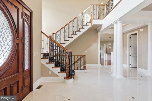 10 STONEBRIDGE CROSSING RD, Newtown, PA 18940