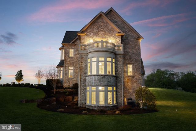 10 STONEBRIDGE CROSSING RD, Newtown, PA 18940
