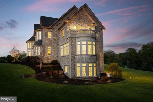 10 STONEBRIDGE CROSSING RD, Newtown, PA 18940
