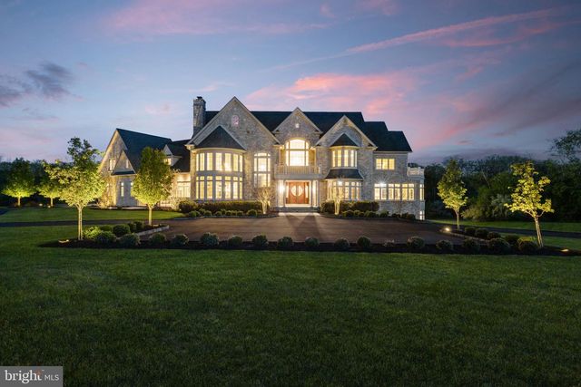 10 STONEBRIDGE CROSSING RD, Newtown, PA 18940