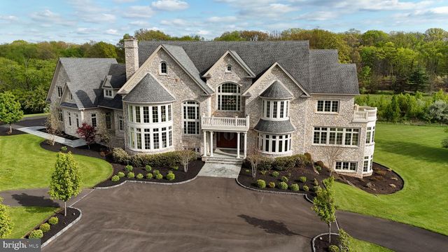 10 STONEBRIDGE CROSSING RD, Newtown, PA 18940