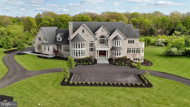 10 STONEBRIDGE CROSSING RD, Newtown, PA 18940