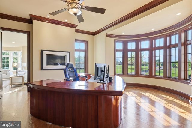 10 STONEBRIDGE CROSSING RD, Newtown, PA 18940