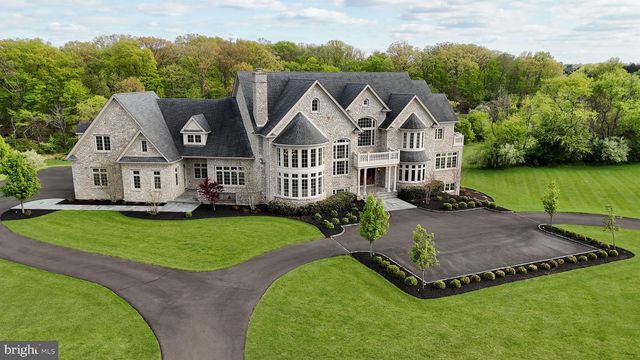 10 STONEBRIDGE CROSSING RD, Newtown, PA 18940
