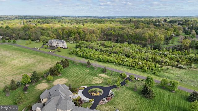 10 STONEBRIDGE CROSSING RD, Newtown, PA 18940