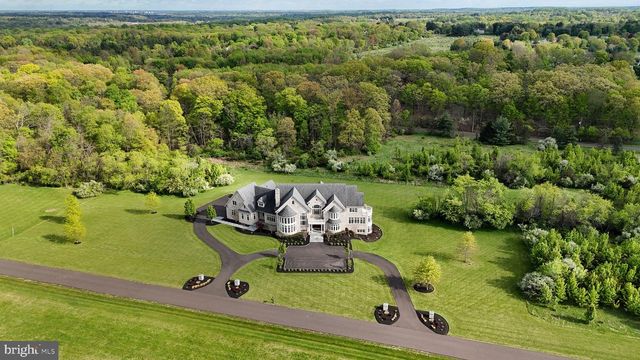 10 STONEBRIDGE CROSSING RD, Newtown, PA 18940