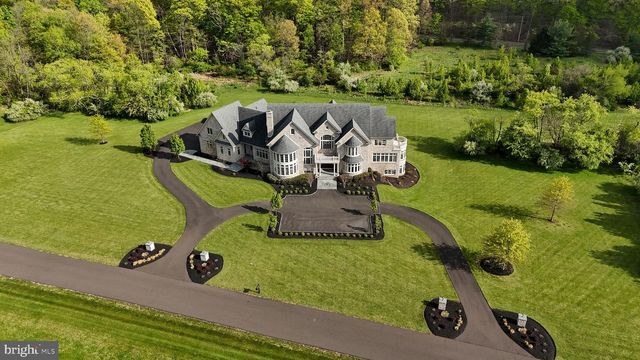 10 STONEBRIDGE CROSSING RD, Newtown, PA 18940