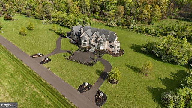 10 STONEBRIDGE CROSSING RD, Newtown, PA 18940