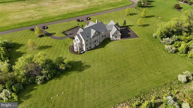 10 STONEBRIDGE CROSSING RD, Newtown, PA 18940