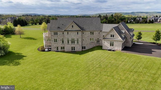 10 STONEBRIDGE CROSSING RD, Newtown, PA 18940