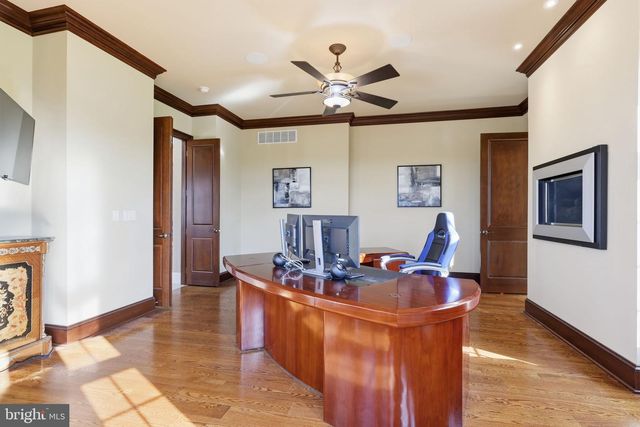 10 STONEBRIDGE CROSSING RD, Newtown, PA 18940