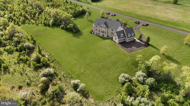 10 STONEBRIDGE CROSSING RD, Newtown, PA 18940