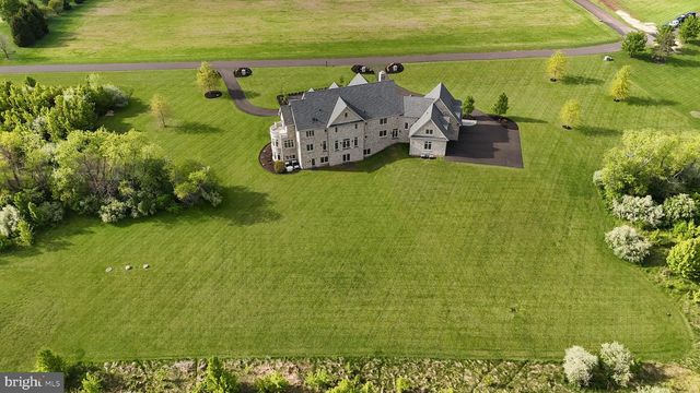 10 STONEBRIDGE CROSSING RD, Newtown, PA 18940