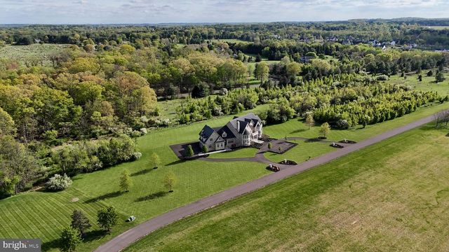 10 STONEBRIDGE CROSSING RD, Newtown, PA 18940