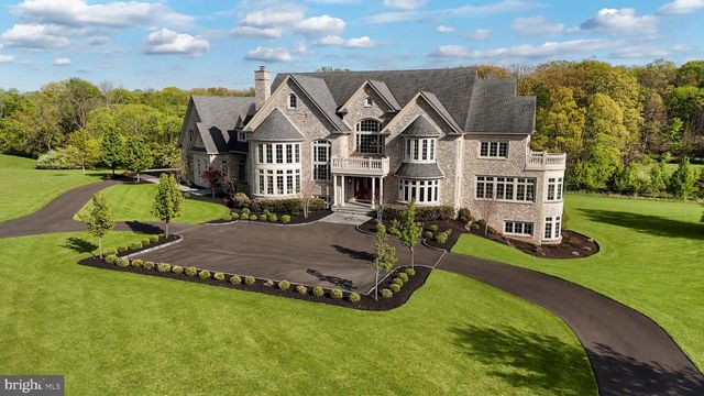 10 STONEBRIDGE CROSSING RD, Newtown, PA 18940