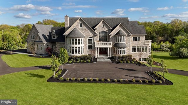 10 STONEBRIDGE CROSSING RD, Newtown, PA 18940