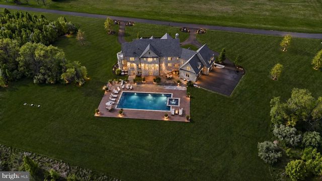 10 STONEBRIDGE CROSSING RD, Newtown, PA 18940