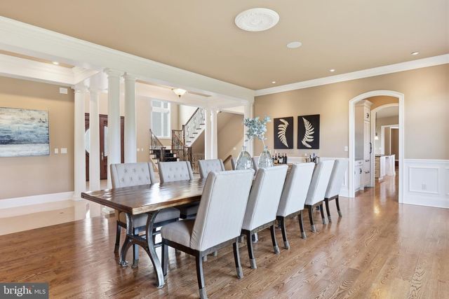 10 STONEBRIDGE CROSSING RD, Newtown, PA 18940