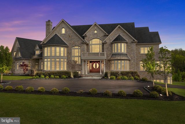 10 STONEBRIDGE CROSSING RD, Newtown, PA 18940