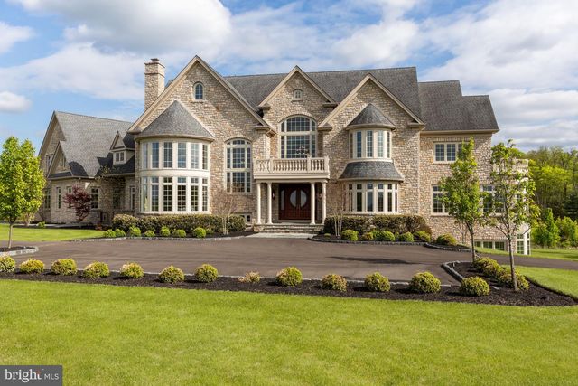 10 STONEBRIDGE CROSSING RD, Newtown, PA 18940