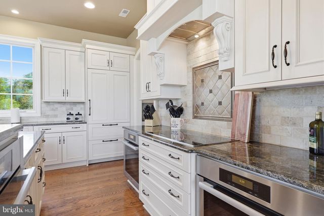 10 STONEBRIDGE CROSSING RD, Newtown, PA 18940