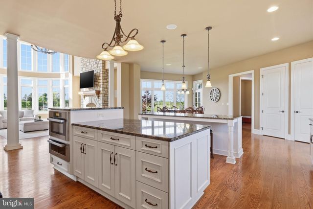 10 STONEBRIDGE CROSSING RD, Newtown, PA 18940
