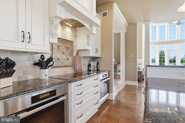10 STONEBRIDGE CROSSING RD, Newtown, PA 18940