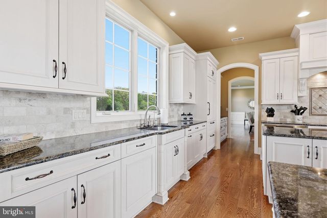 10 STONEBRIDGE CROSSING RD, Newtown, PA 18940