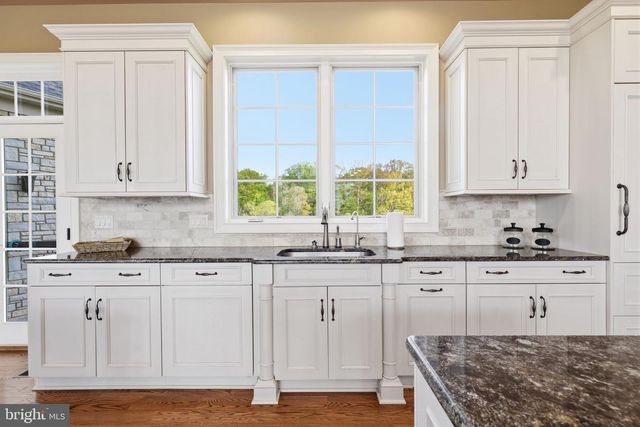 10 STONEBRIDGE CROSSING RD, Newtown, PA 18940