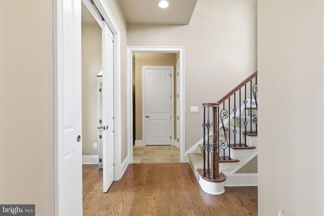 10 STONEBRIDGE CROSSING RD, Newtown, PA 18940